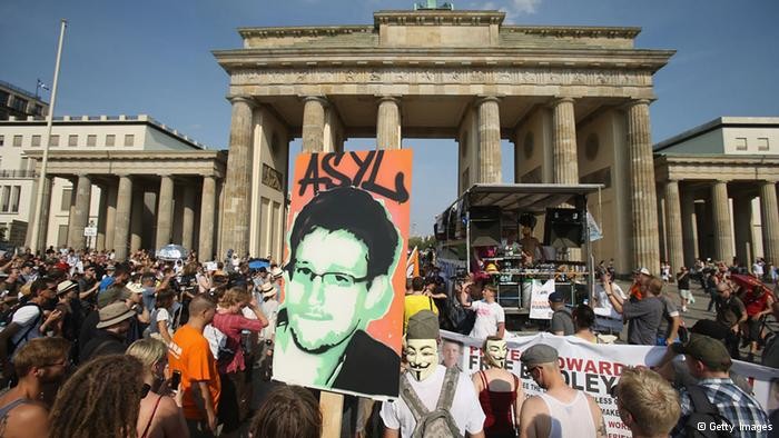 Thousands take to streets in Germany to protest US surveillance of Internet - ảnh 1